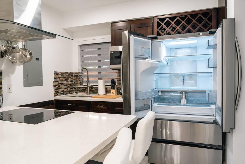 Luxury Retreat 3B ,2Ba POOL , Coral Gables Center
