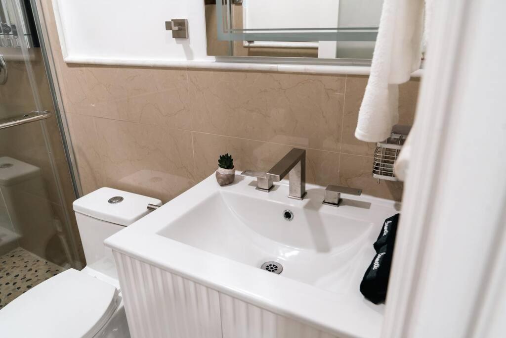 Luxury Retreat 3B ,2Ba POOL , Coral Gables Center