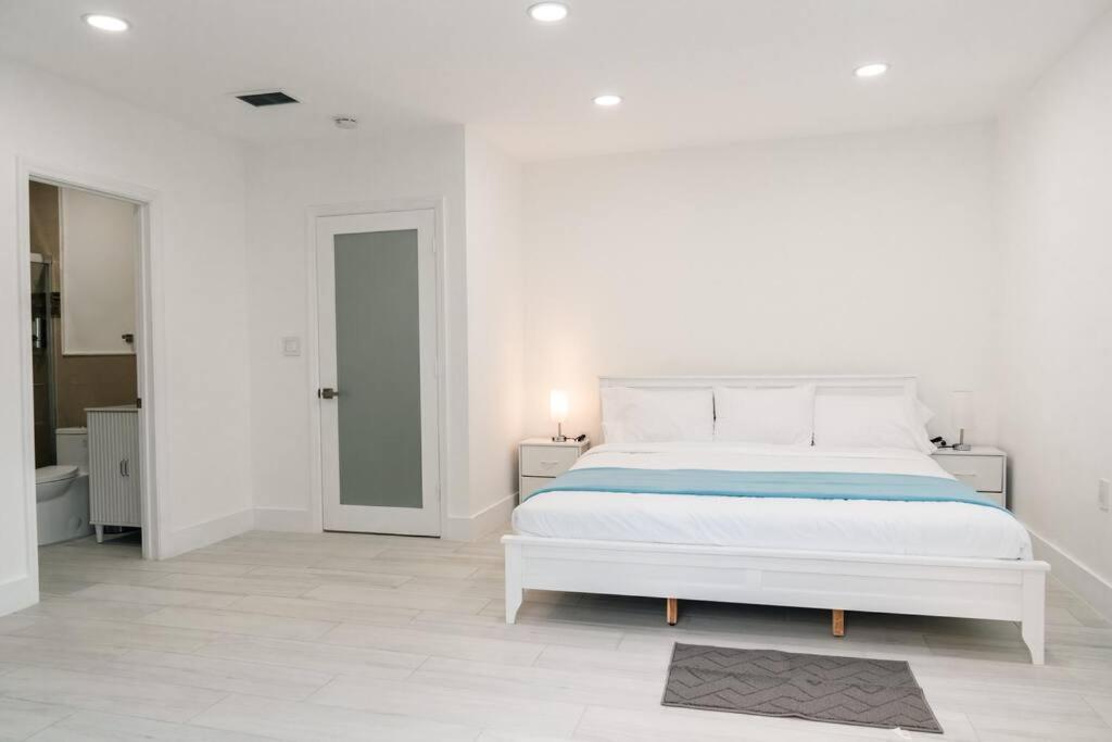 Luxury Retreat 3B ,2Ba POOL , Coral Gables Center