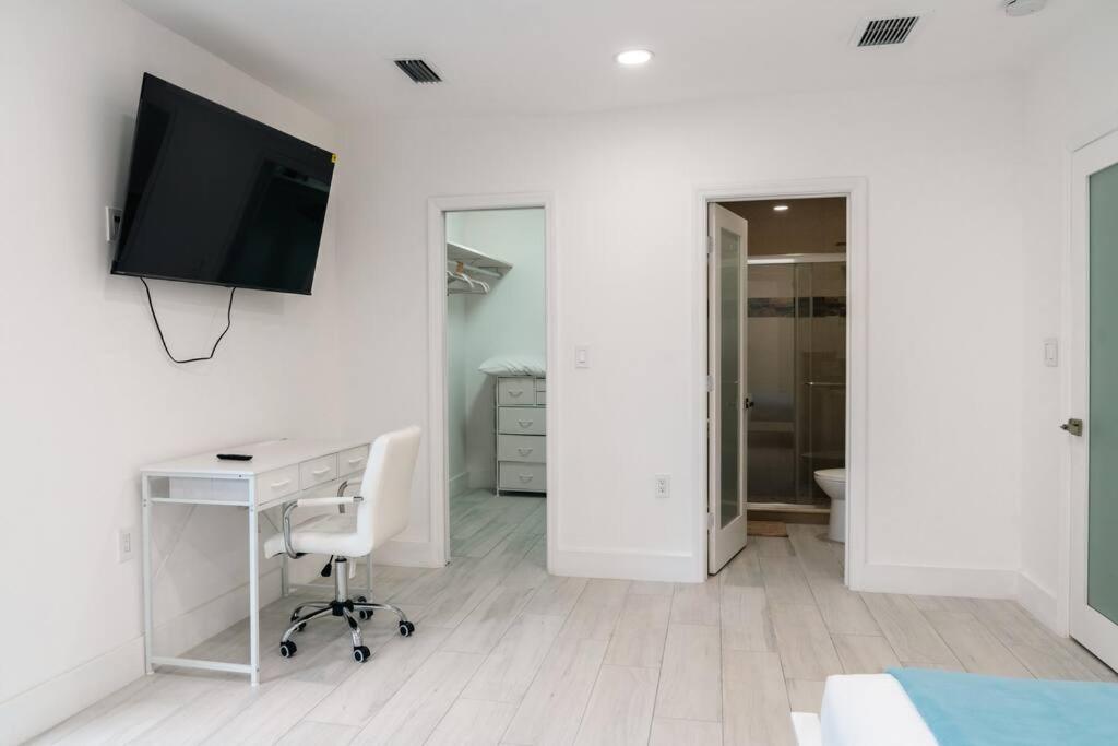 Luxury Retreat 3B ,2Ba POOL , Coral Gables Center