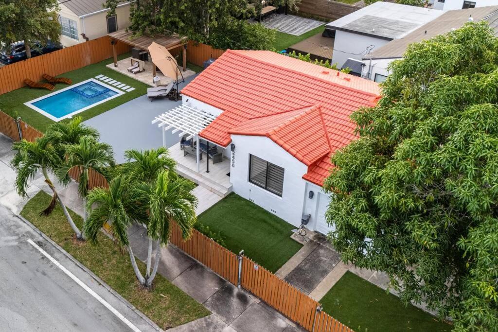 Luxury Retreat 3B ,2Ba POOL , Coral Gables Center