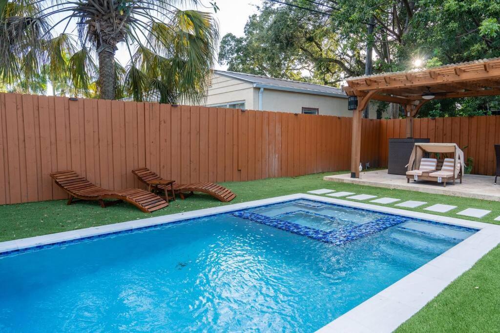 Luxury Retreat 3B ,2Ba POOL , Coral Gables Center