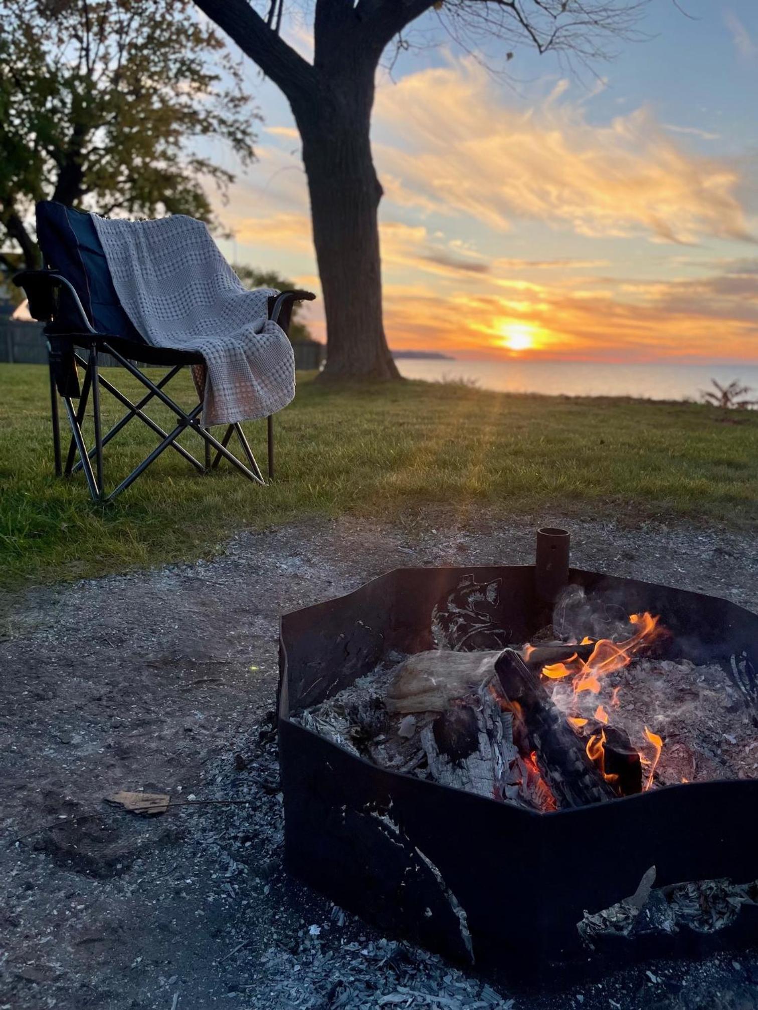 Springtime on the Lake Erie - 180 degree views and game arcade view 5