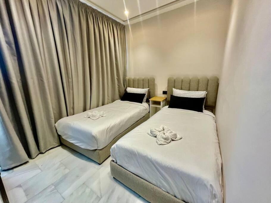 Comfy 2 Bedrooms - Beachfront & Balcony view 5
