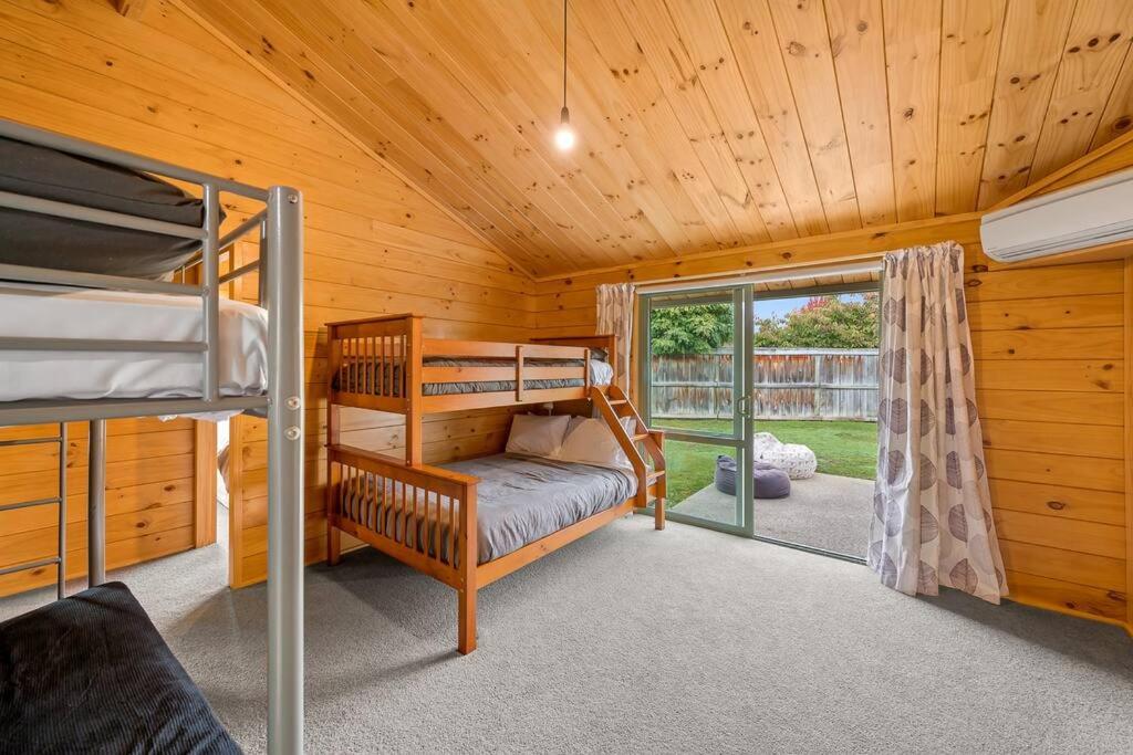 Family Stays very private close to Park with a Games Room Sleeps 10