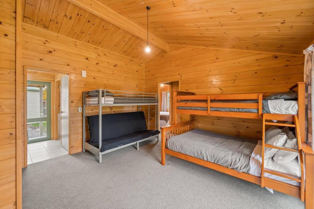 Family Stays very private close to Park with a Games Room Sleeps 10