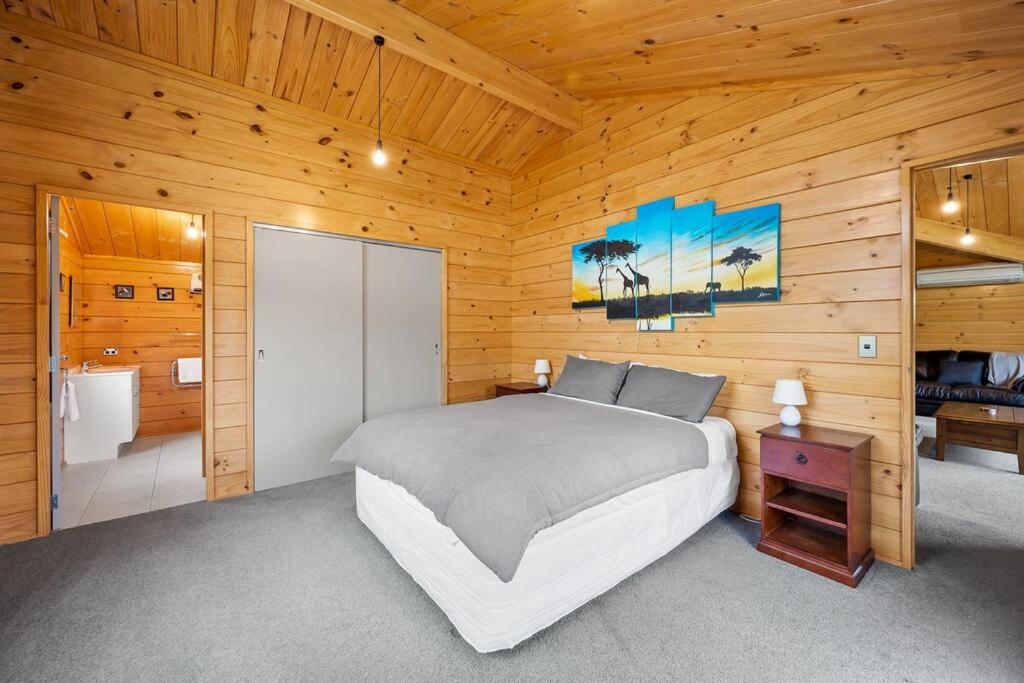 Family Stays very private close to Park with a Games Room Sleeps 10