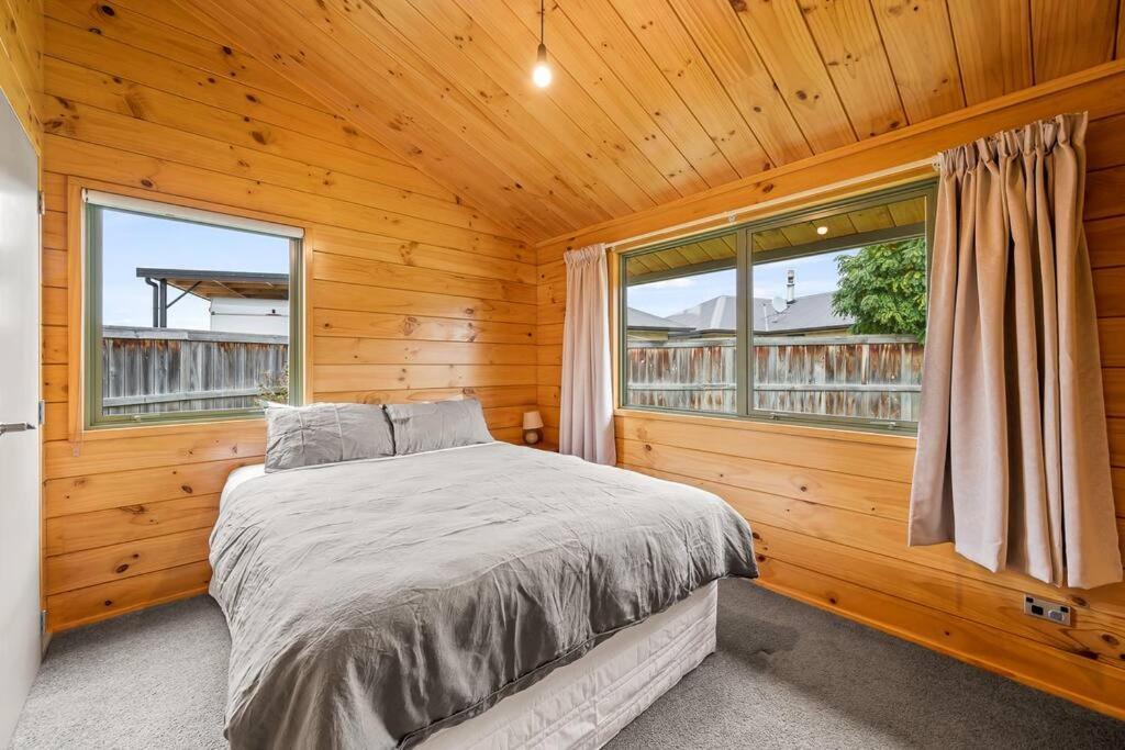 Family Stays very private close to Park with a Games Room Sleeps 10