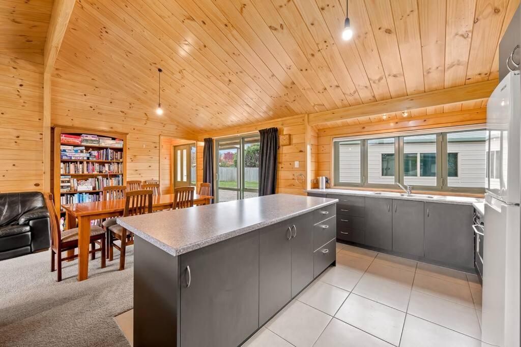 Family Stays very private close to Park with a Games Room Sleeps 10