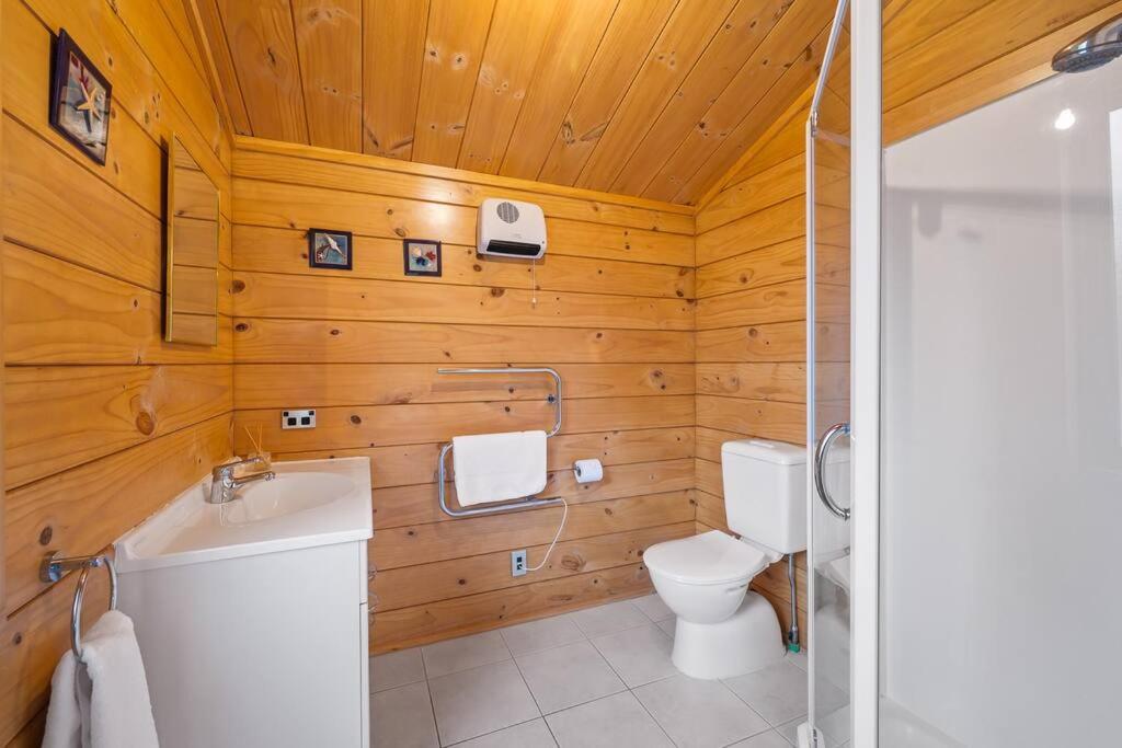 Family Stays very private close to Park with a Games Room Sleeps 10