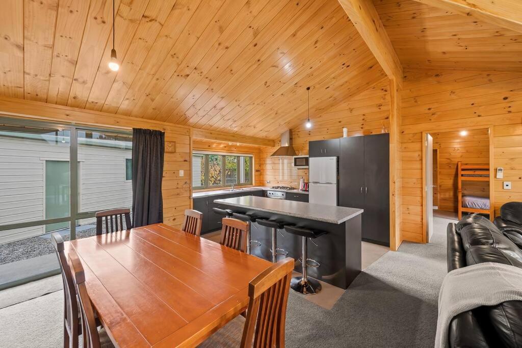 Family Stays very private close to Park with a Games Room Sleeps 10
