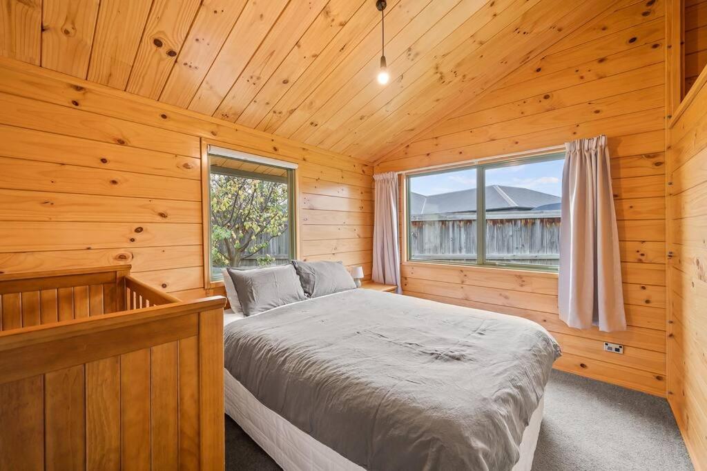 Family Stays very private close to Park with a Games Room Sleeps 10