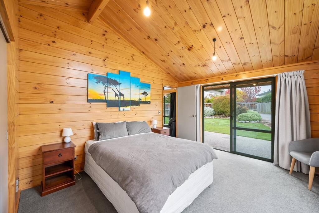 Family Stays very private close to Park with a Games Room Sleeps 10