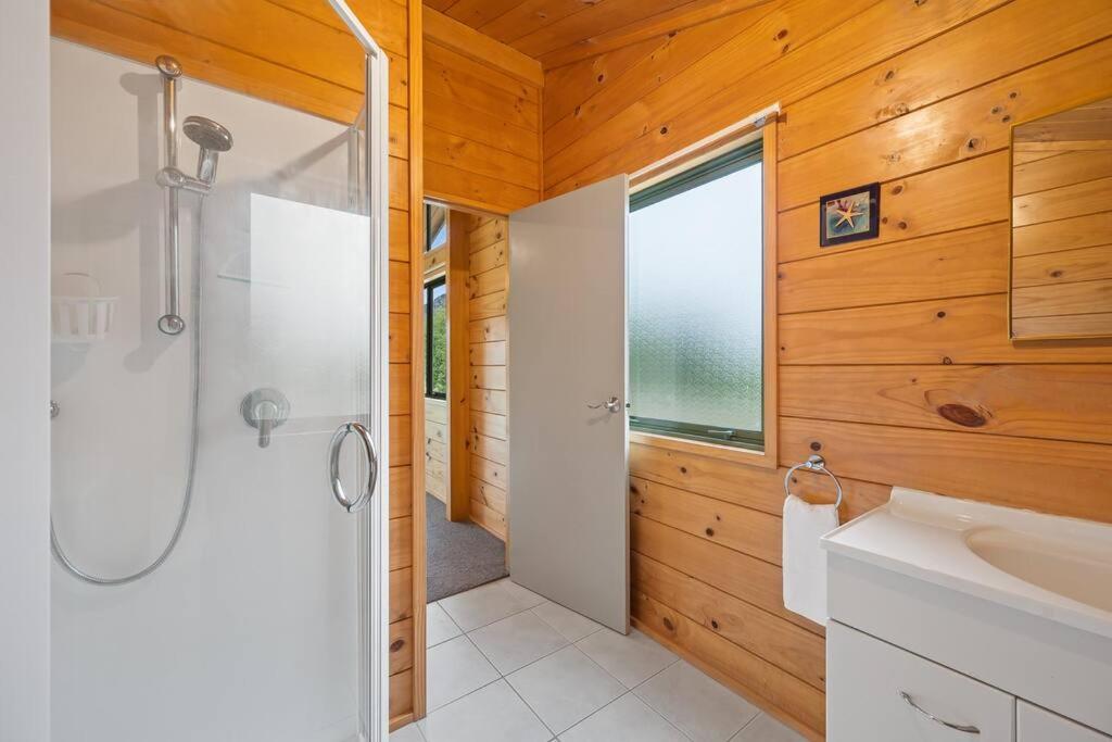 Family Stays very private close to Park with a Games Room Sleeps 10