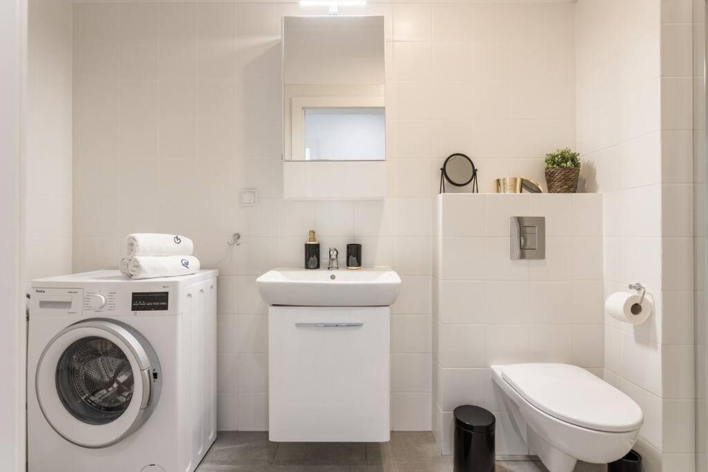 Urban Chic - Premium City-Center Stay on Pereca Street