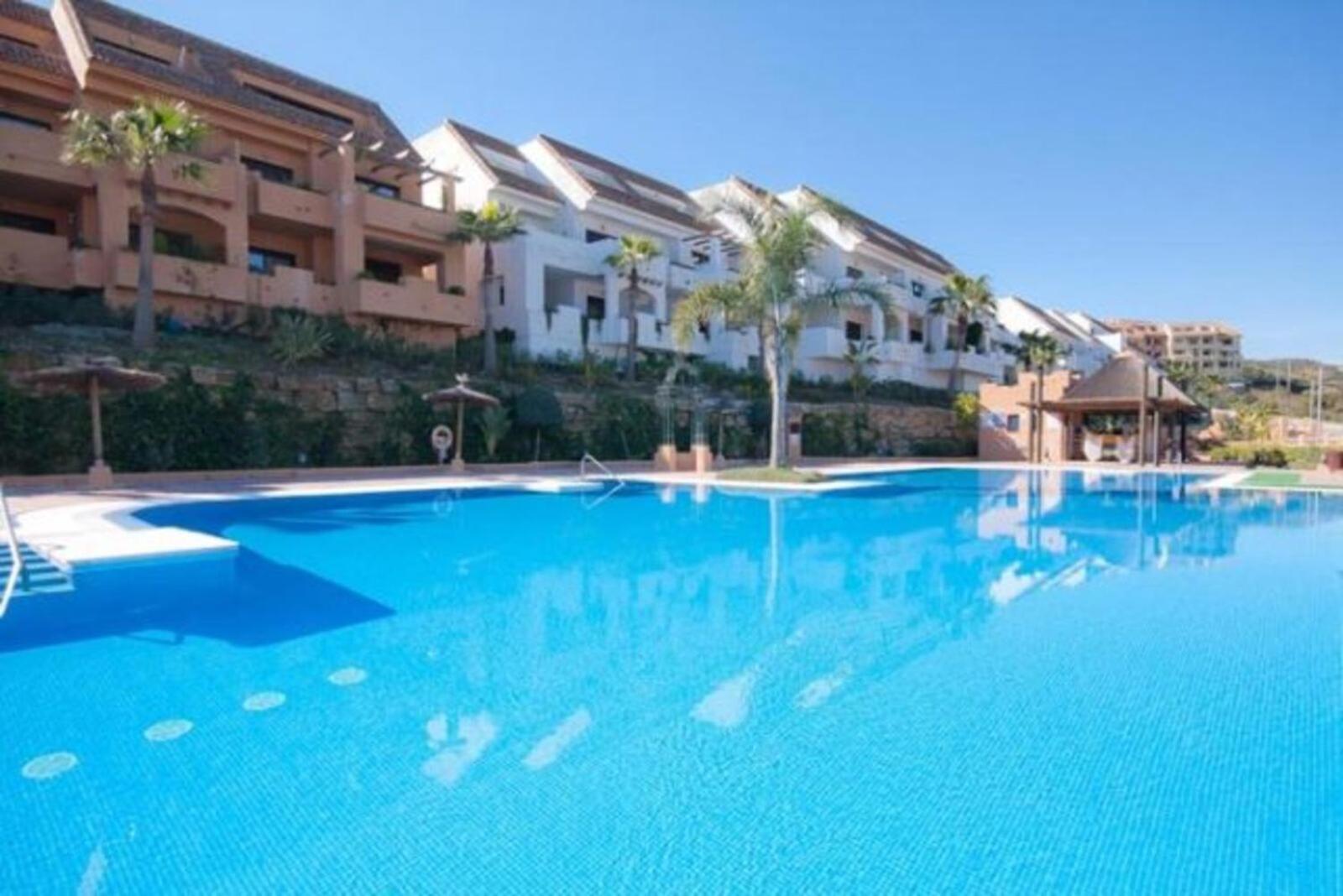 Beautiful Apartment Duquesa Village