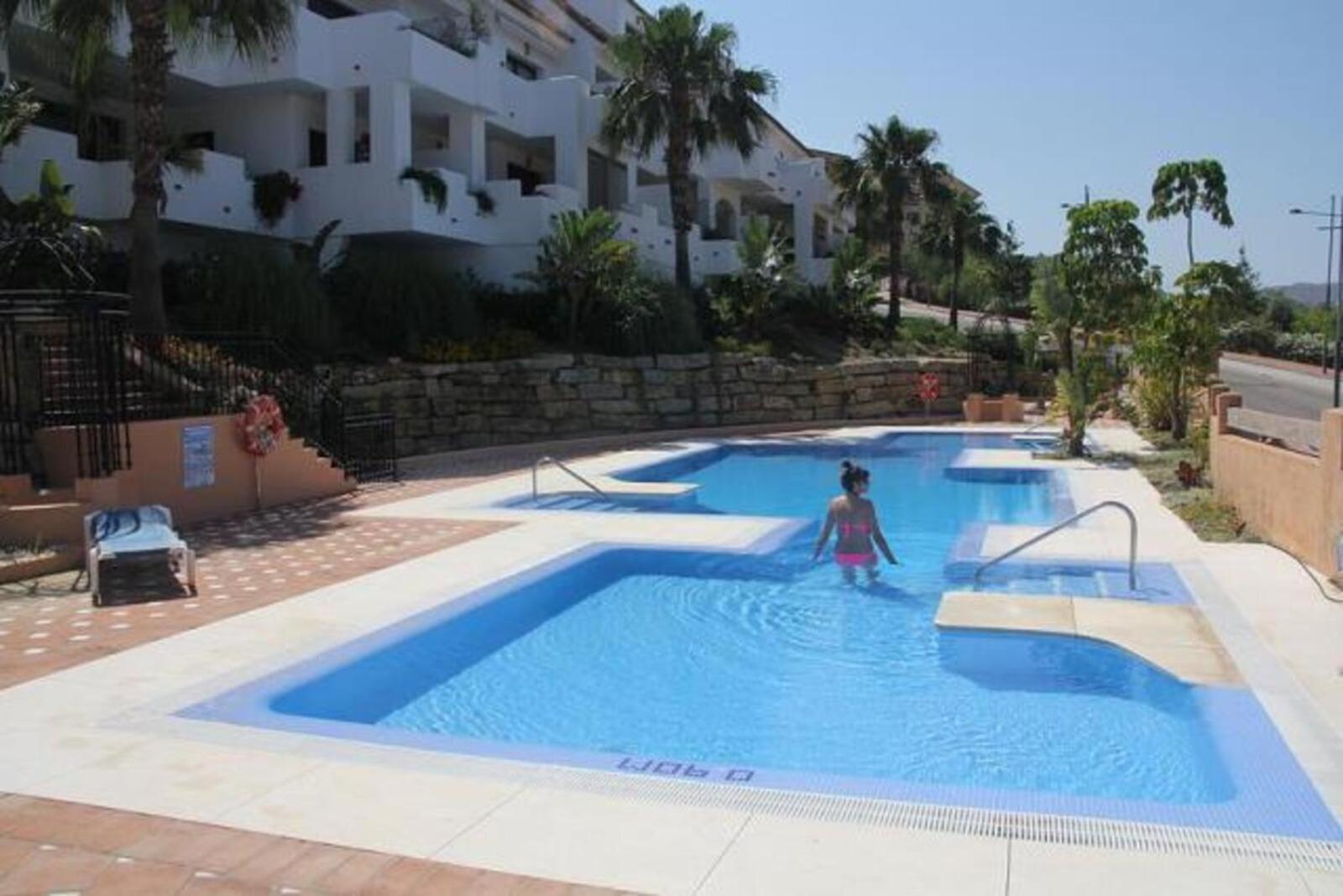 Beautiful Apartment Duquesa Village