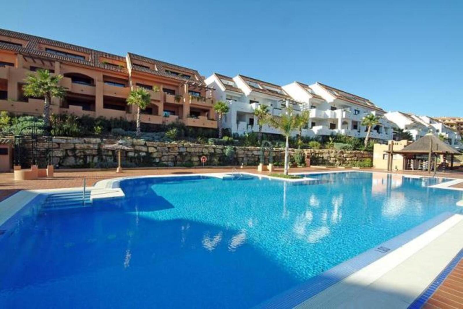 Beautiful Apartment Duquesa Village