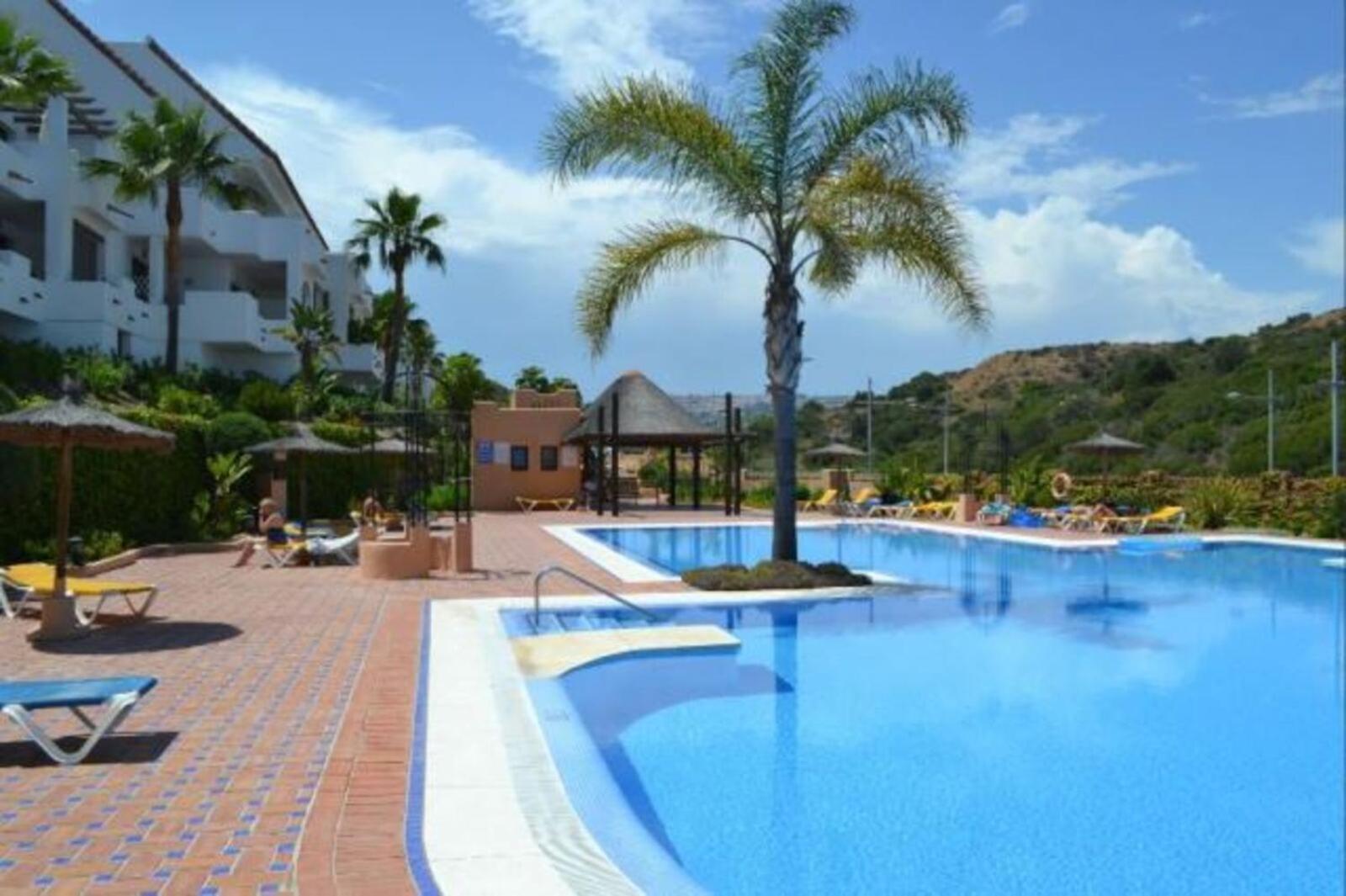 Beautiful Apartment Duquesa Village