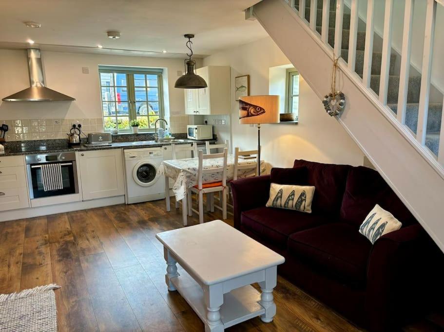 Little Bream - pretty cosy cottage, sea views, walk to the beach view 4