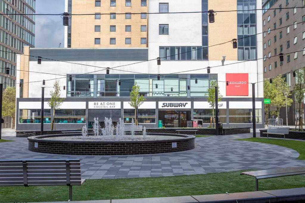 Chelsea Apartment @ The Hub • City Views • Free Parking • Sky TV • Fast Wifi • Yoko Property view 2