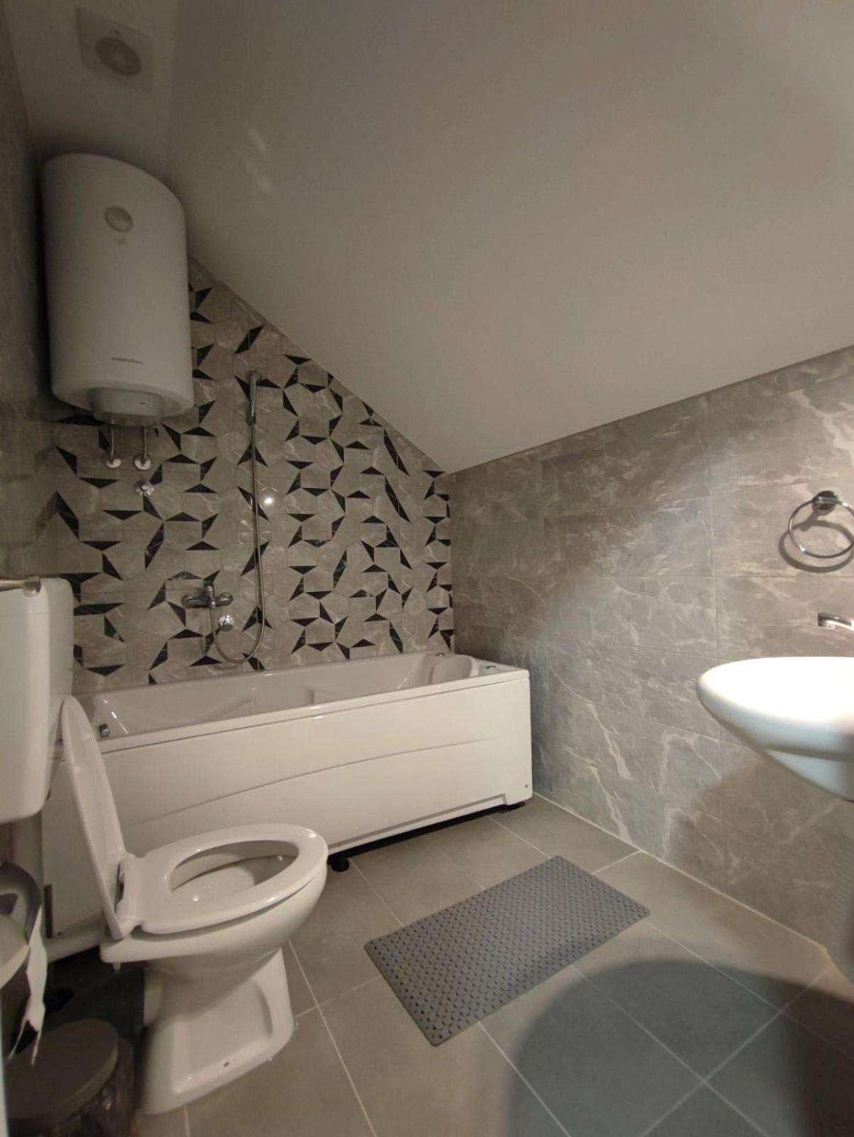 Apartmani Varos & Restaurant