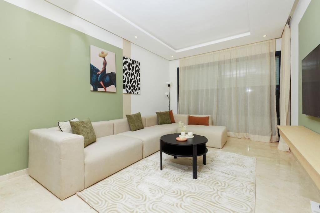 Luxury 3BR Homelike Stay in Hay Riad view 2