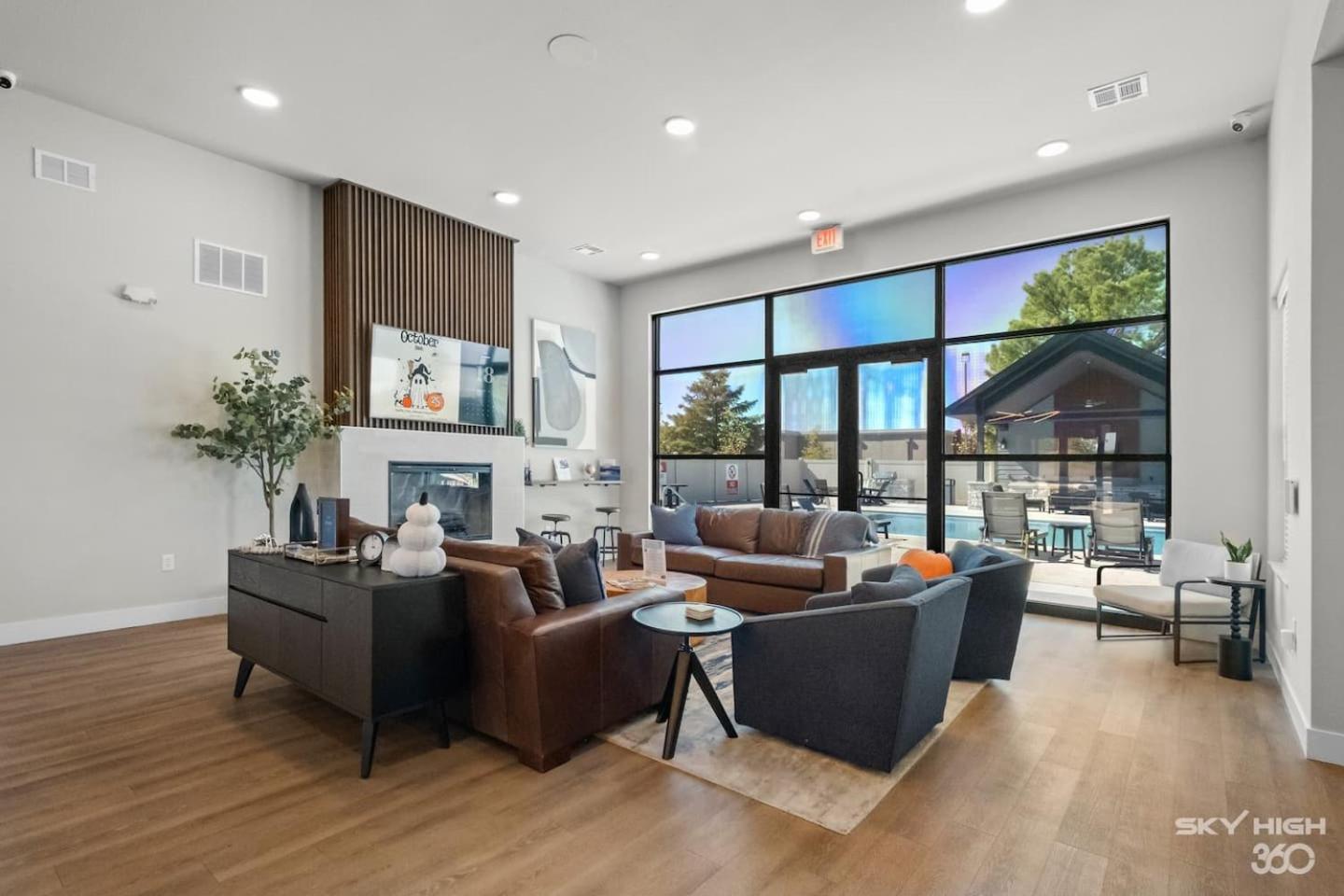 Cozy King Bds, Sectional, Heated Pool, Bike Lift view 3
