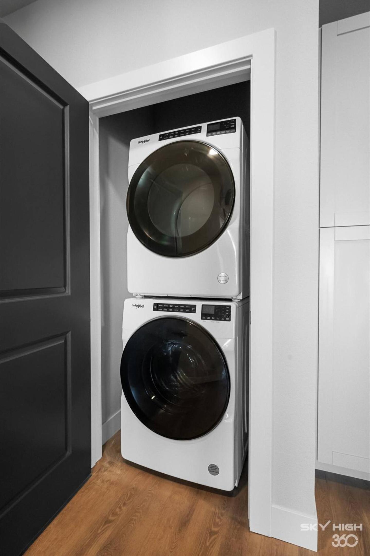 Deluxe 2BR Near Amp, Bike Culture & Walmart wPool