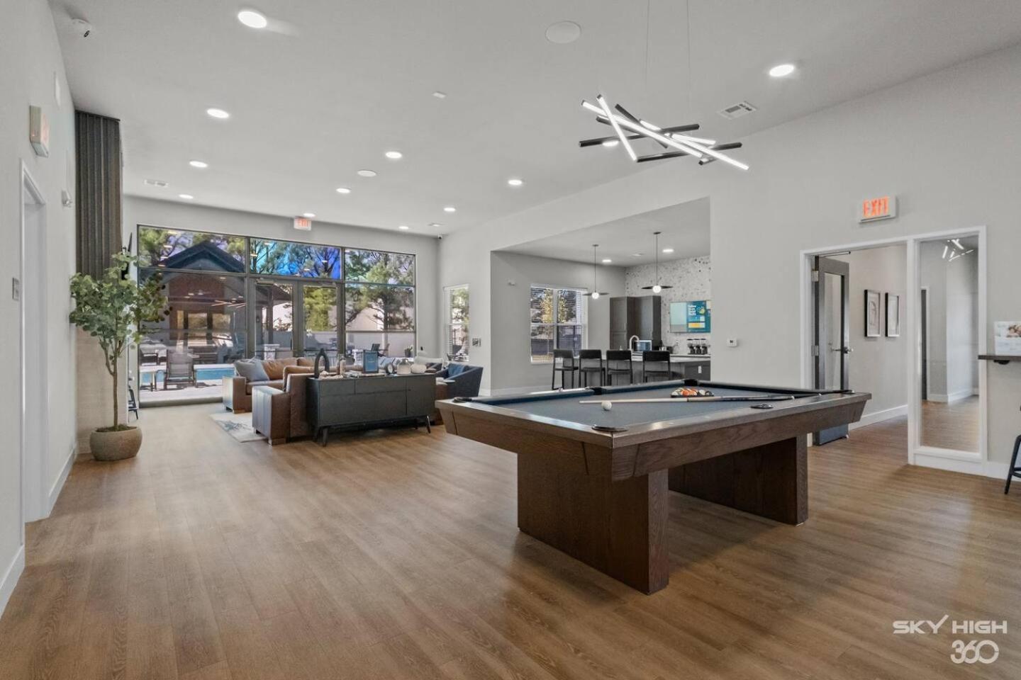 Music Themed 2-King Bds, Pool, No Cleaning Fee