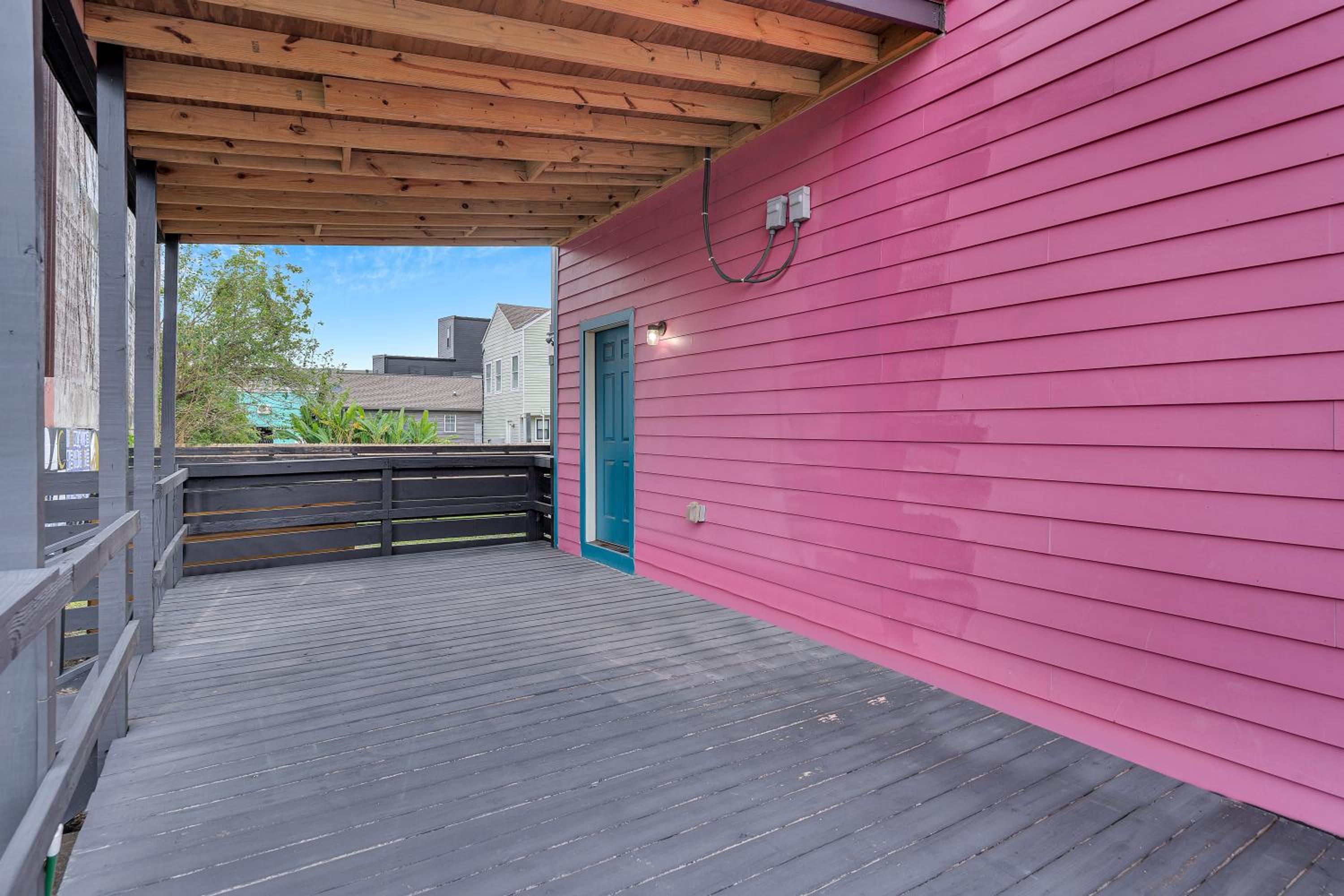 Bright home w deck near City Park view 5