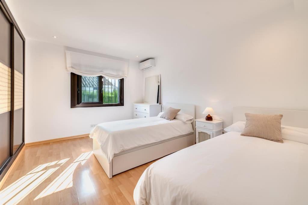 Villa in Marbella with golf views