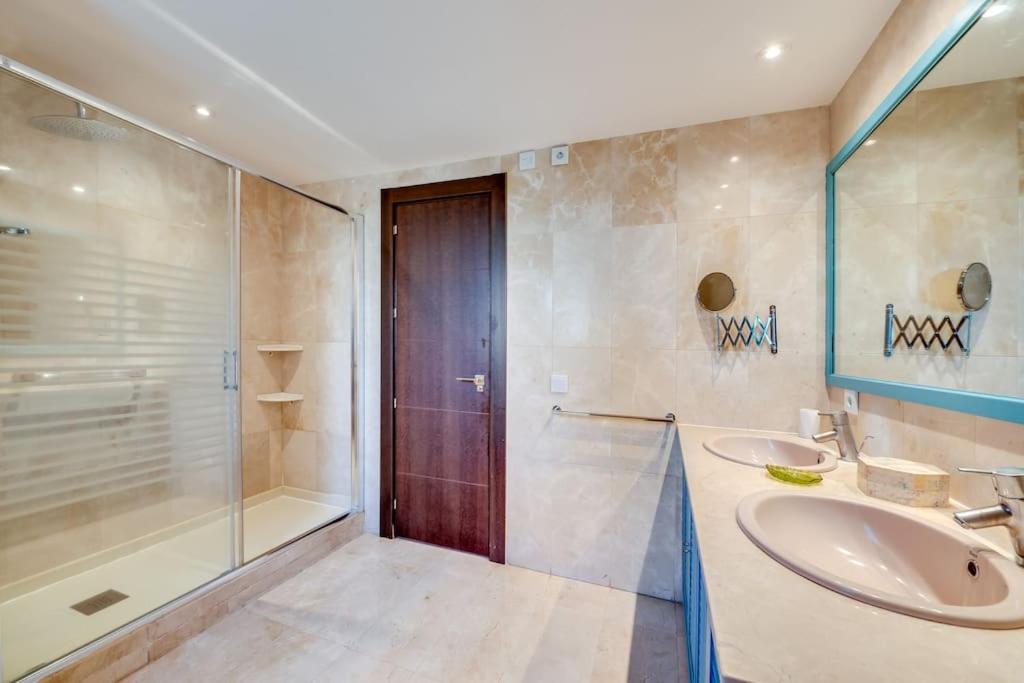 Villa in Marbella with golf views