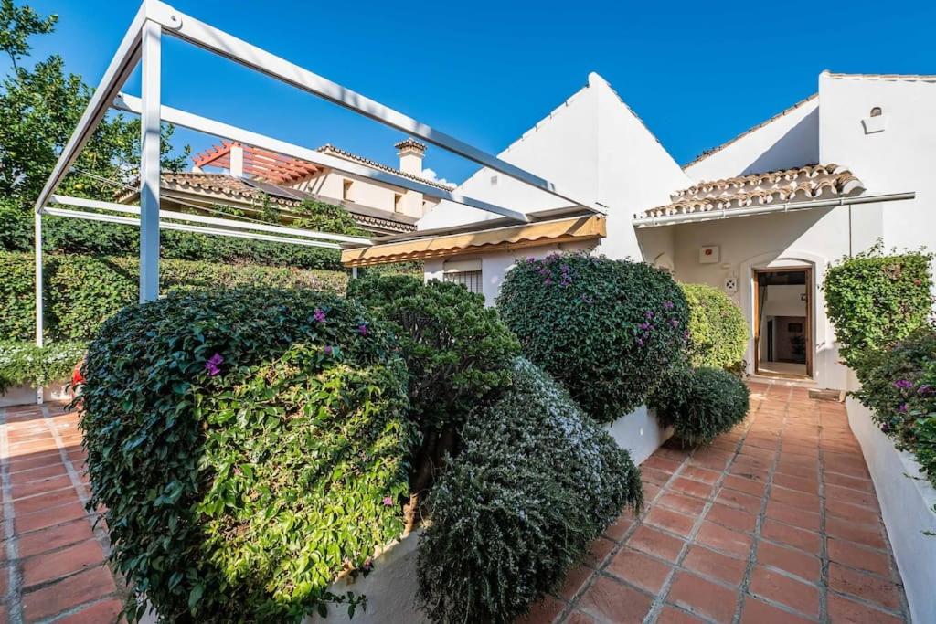 Villa in Marbella with golf views