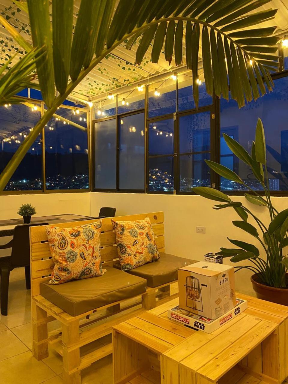 Suite con hamaca y baño privado.
