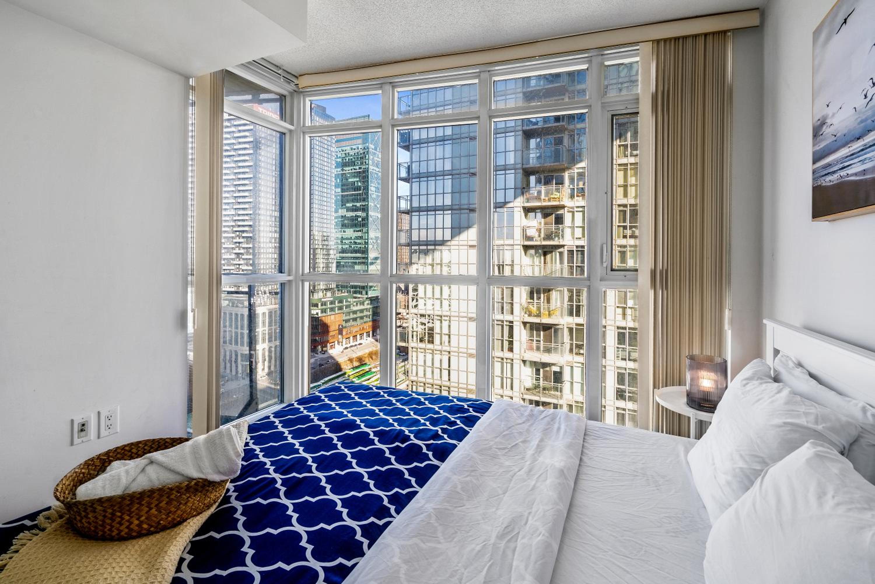 Exquisite condos by CN Tower with parking