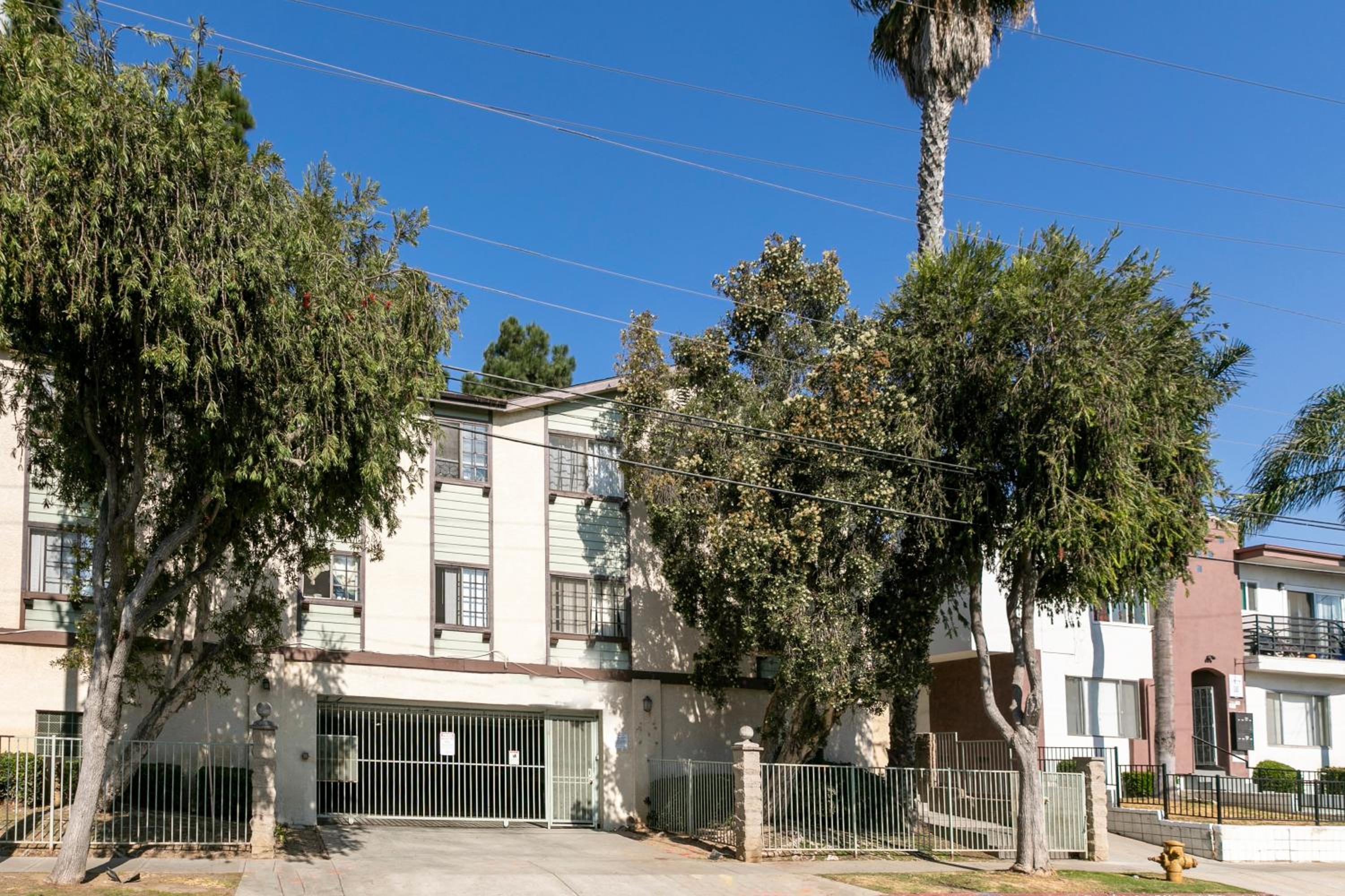 Cozy Central 2BDR - Entertainment, Sports, Restaurants and more!