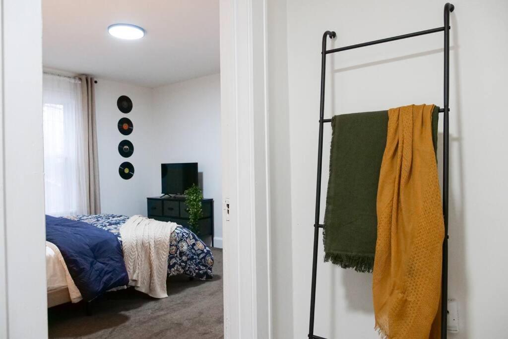 Cozy & Convenient Getaway 3BD 2BA Dog Friendly view 3