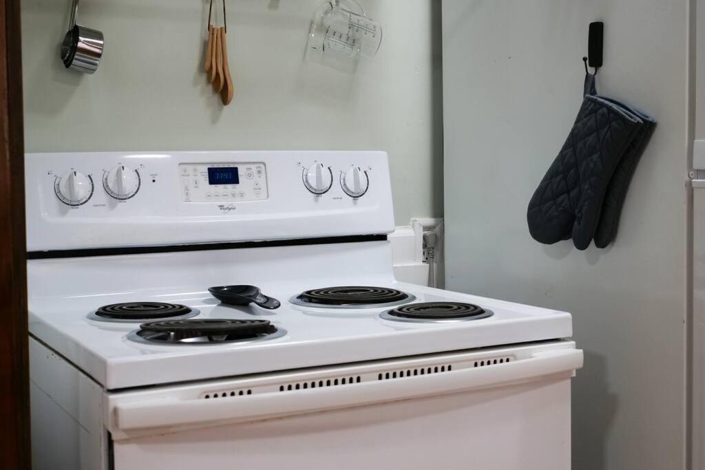 Cozy & Convenient Getaway 3BD 2BA Dog Friendly view 4