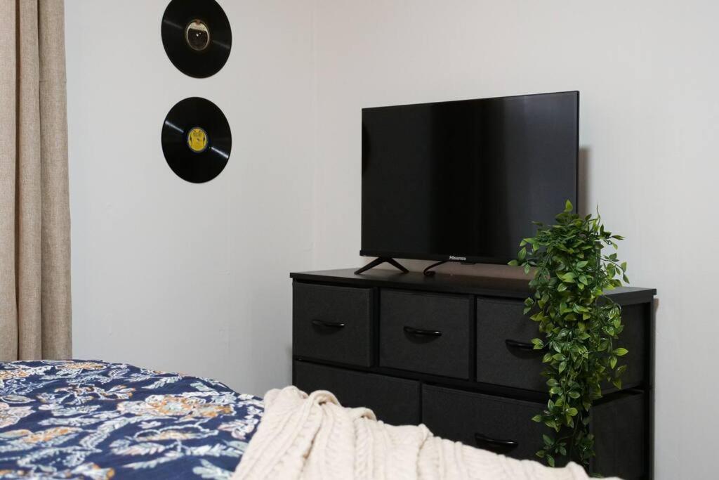 Cozy & Convenient Getaway 3BD 2BA Dog Friendly view 5
