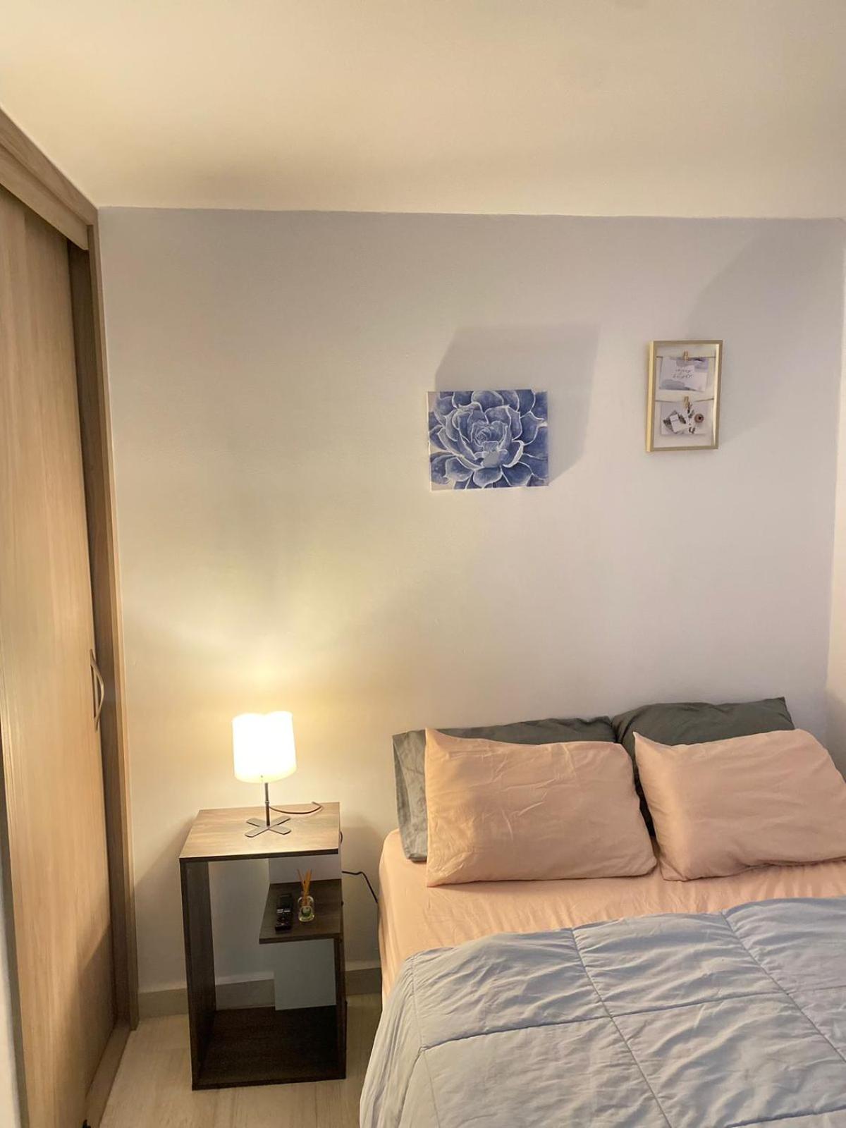 Comfy double bedroom with Netflix and Coffee