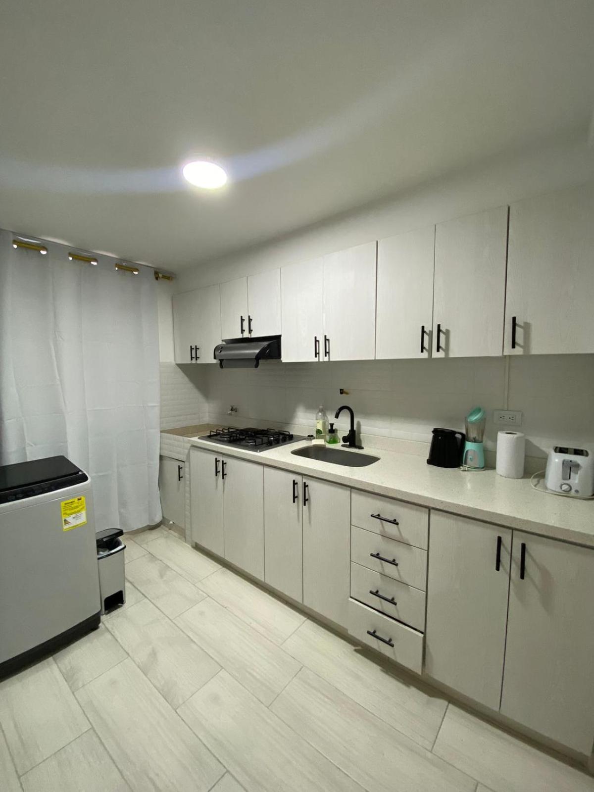 Comfy double bedroom with Netflix and Coffee