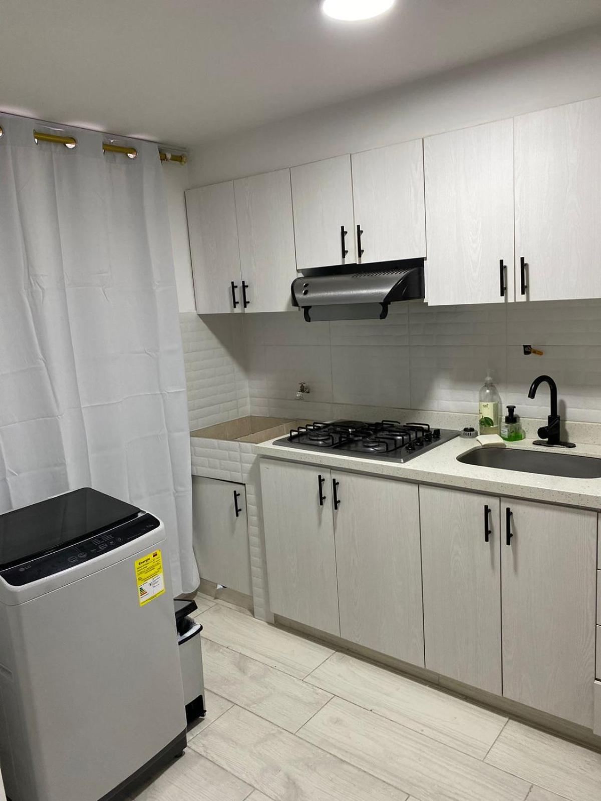 Comfy double bedroom with Netflix and Coffee