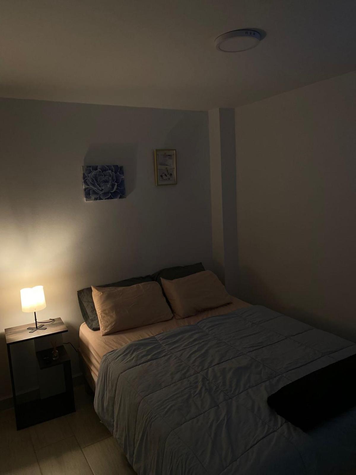 Comfy double bedroom with Netflix and Coffee