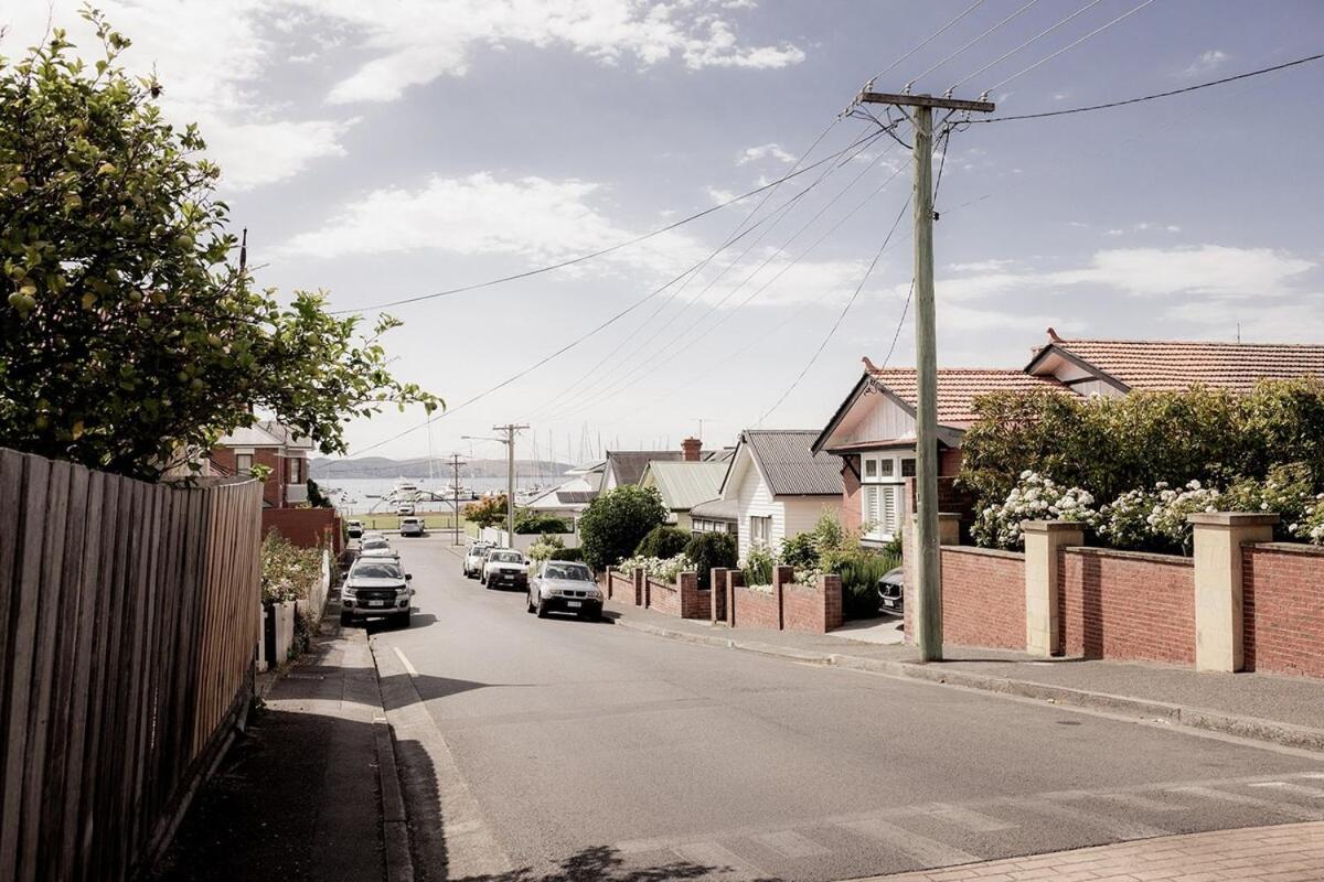Sandy Bay splendour - Steps from the seaside