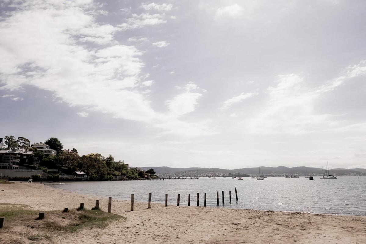 Sandy Bay splendour - Steps from the seaside
