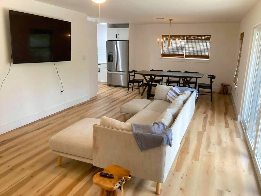 NEW Modern Hill Country Hideaway - Property Image 6
