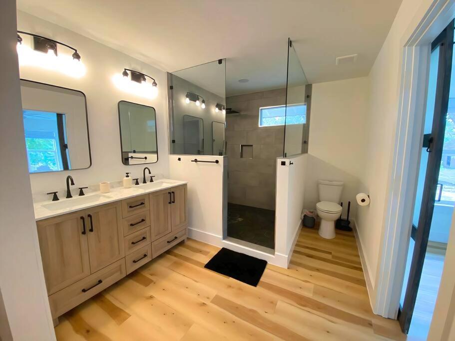 NEW Modern Hill Country Hideaway - Property Image 3