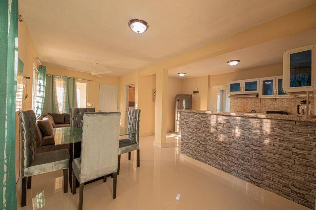 Apto de dos habitaciones Mejor ubicación Sto Dgo Este