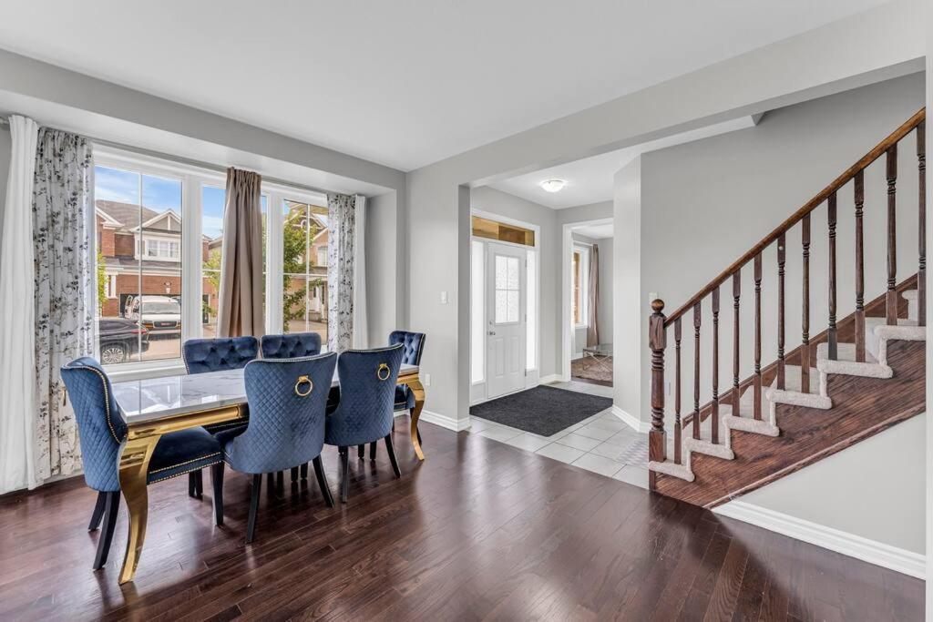 Cambridge Vacations - Luxurious  Bright 4 Bedrooms and Den Corner House - Property Image 37